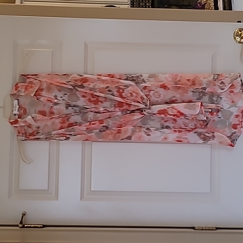 Womens sz small sheer duster by Vince Camuto. Buttons and side slits.